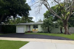 featured image of 1055 Ne 121st St #1