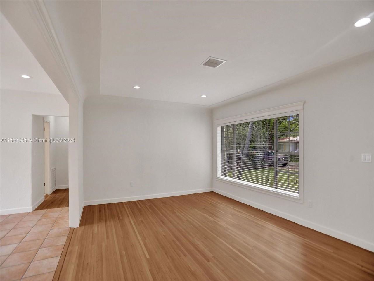 307 Candia Ave - Photo 3 of 8