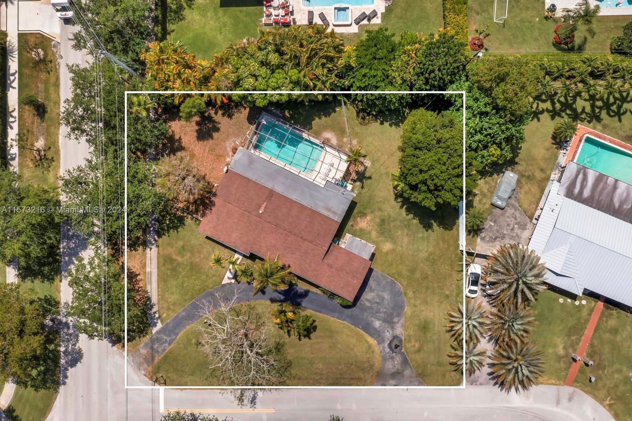 Sw 112th St #7245A - Photo 2 of 8