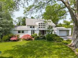 featured image of 16 Polo Field Ln