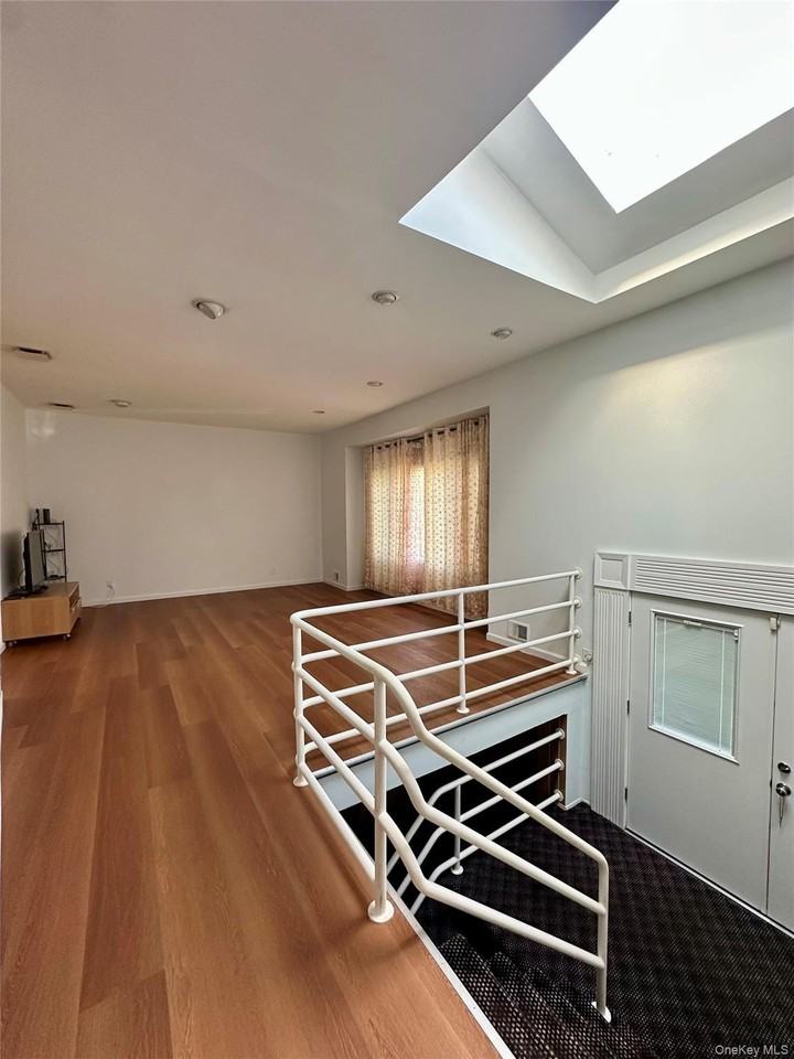 23 Clinton Ln - Photo 2 of 11