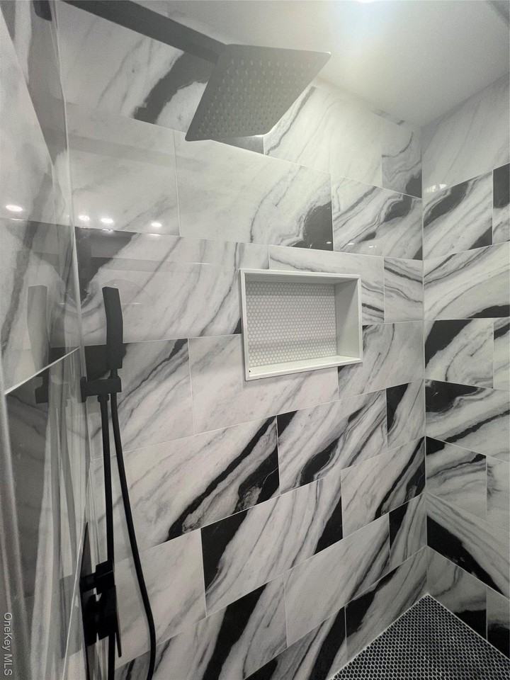 694 Blackstone Ave - Photo 4 of 12