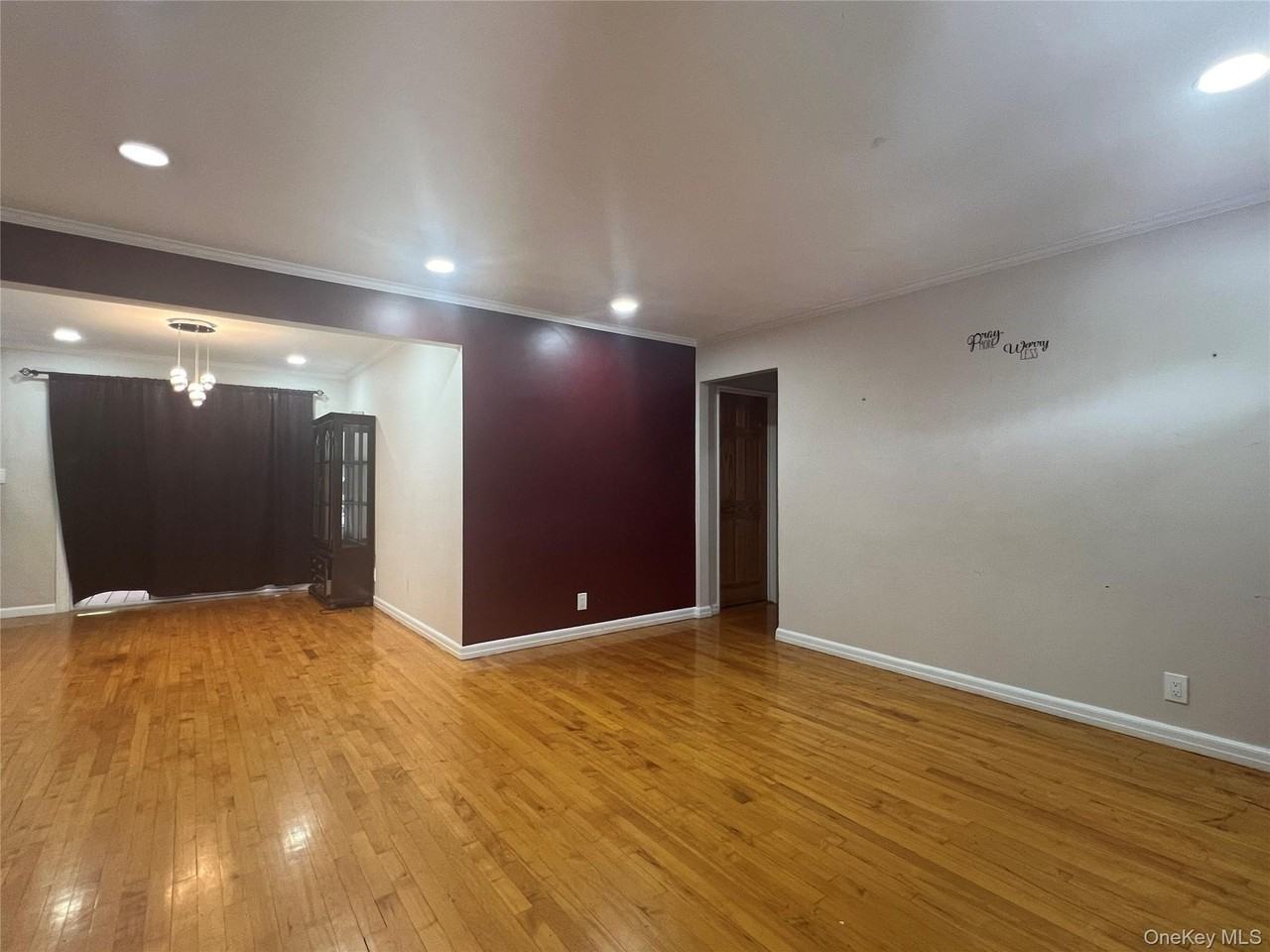 694 Blackstone Ave - Photo 5 of 12