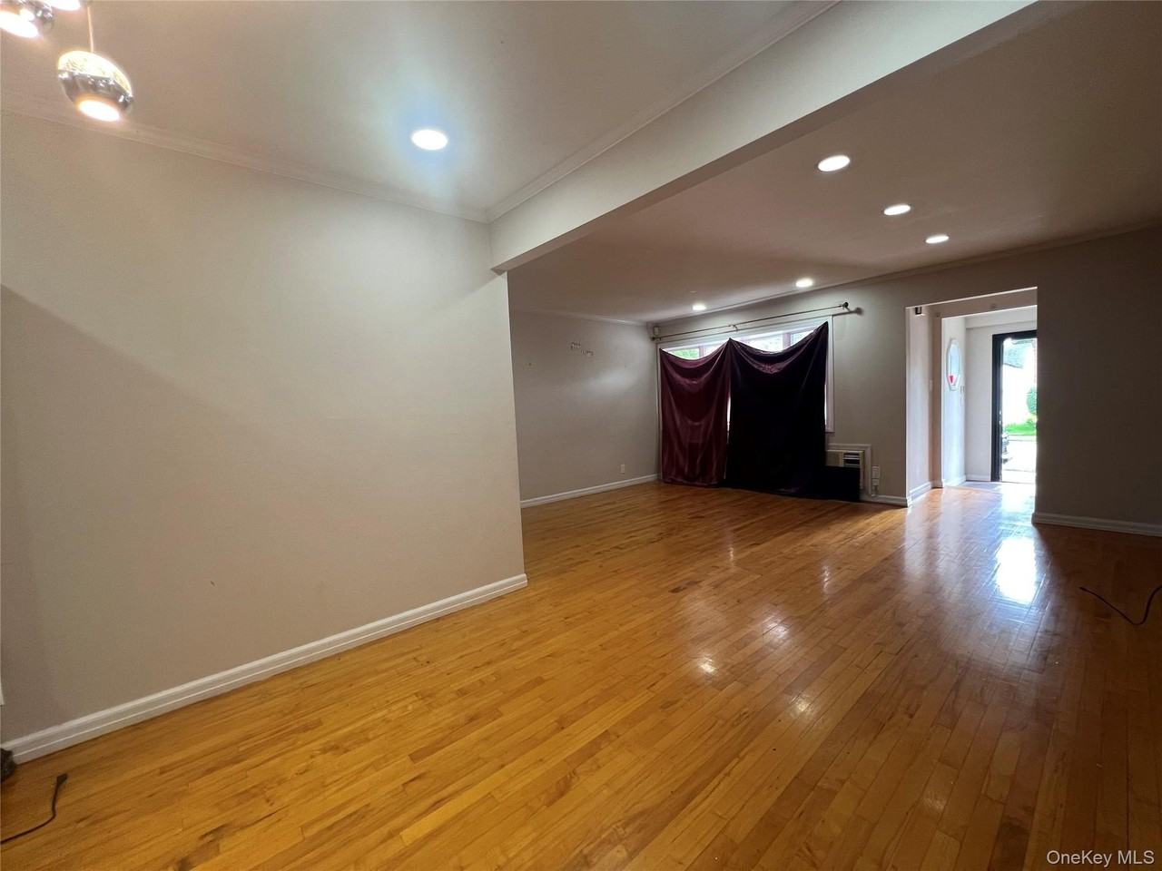 694 Blackstone Ave - Photo 6 of 12