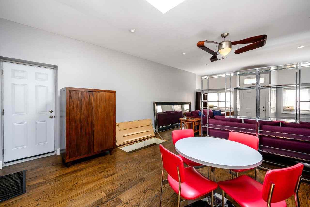 1646 W Blackhawk St - Photo 6 of 21