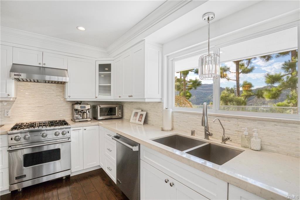 2461 Allanjay Pl - Photo 3 of 8