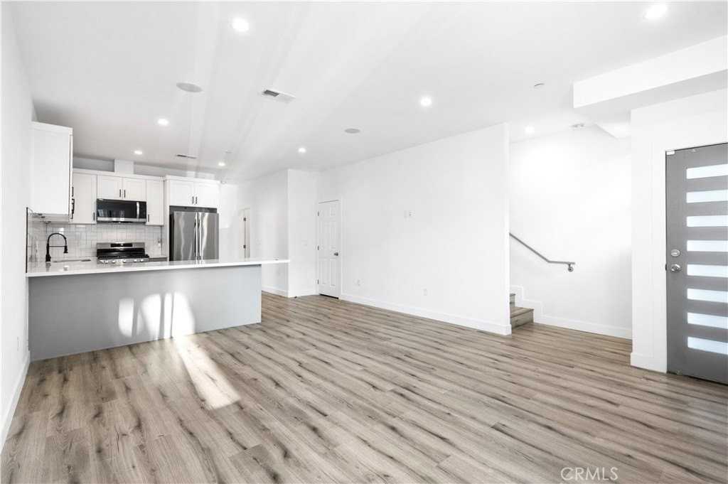 10857 Morrison St #1-2 - Photo 4 of 32