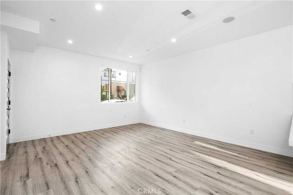 10857 Morrison St #1-2 - Photo 5 of 32