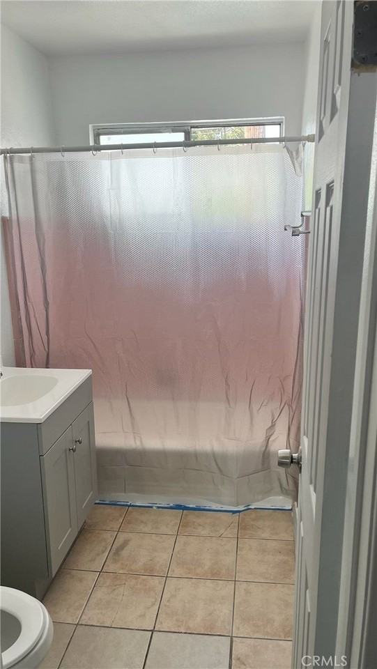 1194 W 39th St #7 - Photo 4 of 5