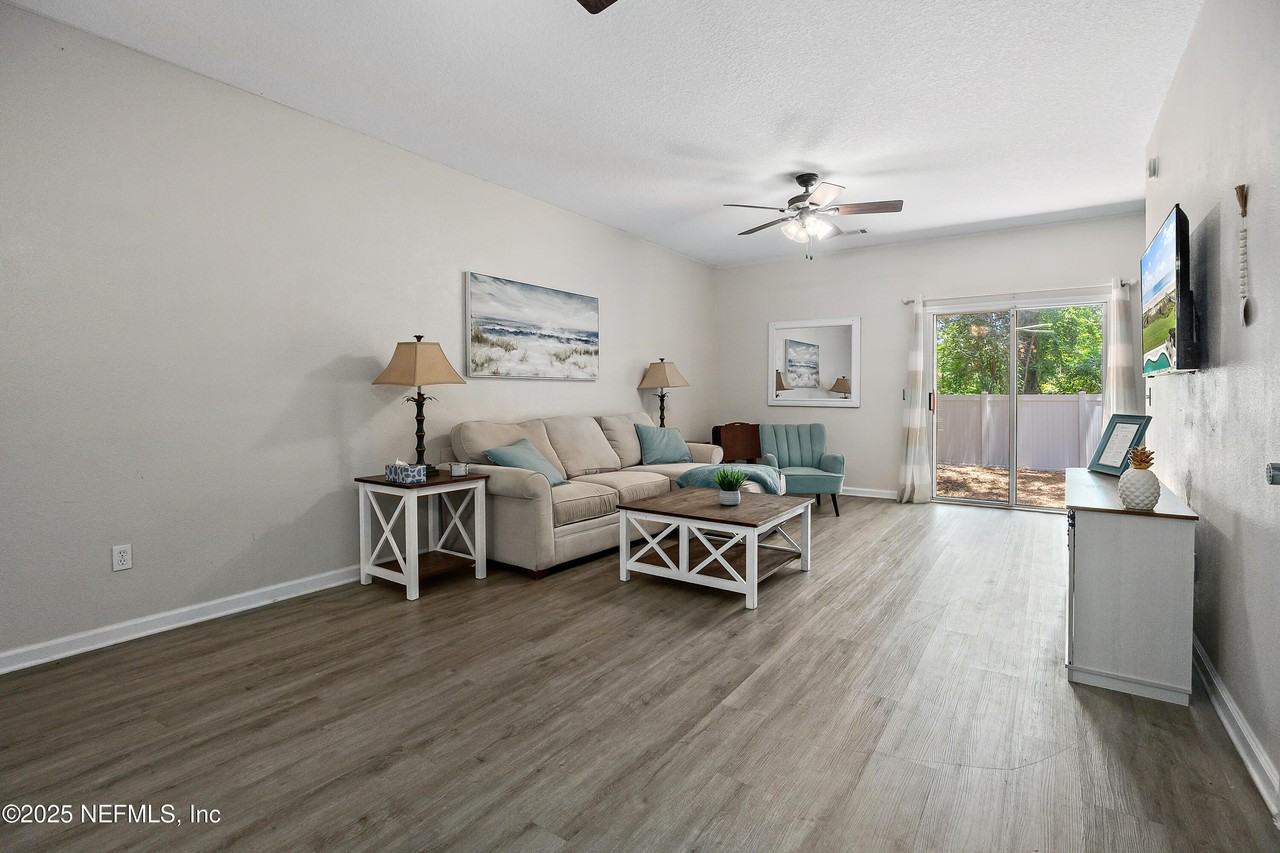 677 Scrub Jay Dr - Photo 4 of 18