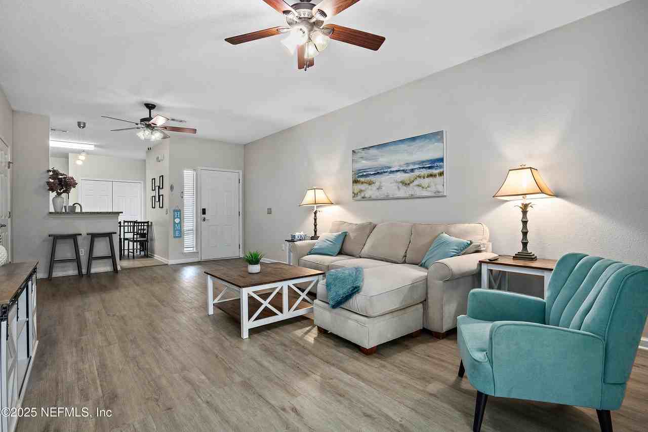 677 Scrub Jay Dr - Photo 5 of 18