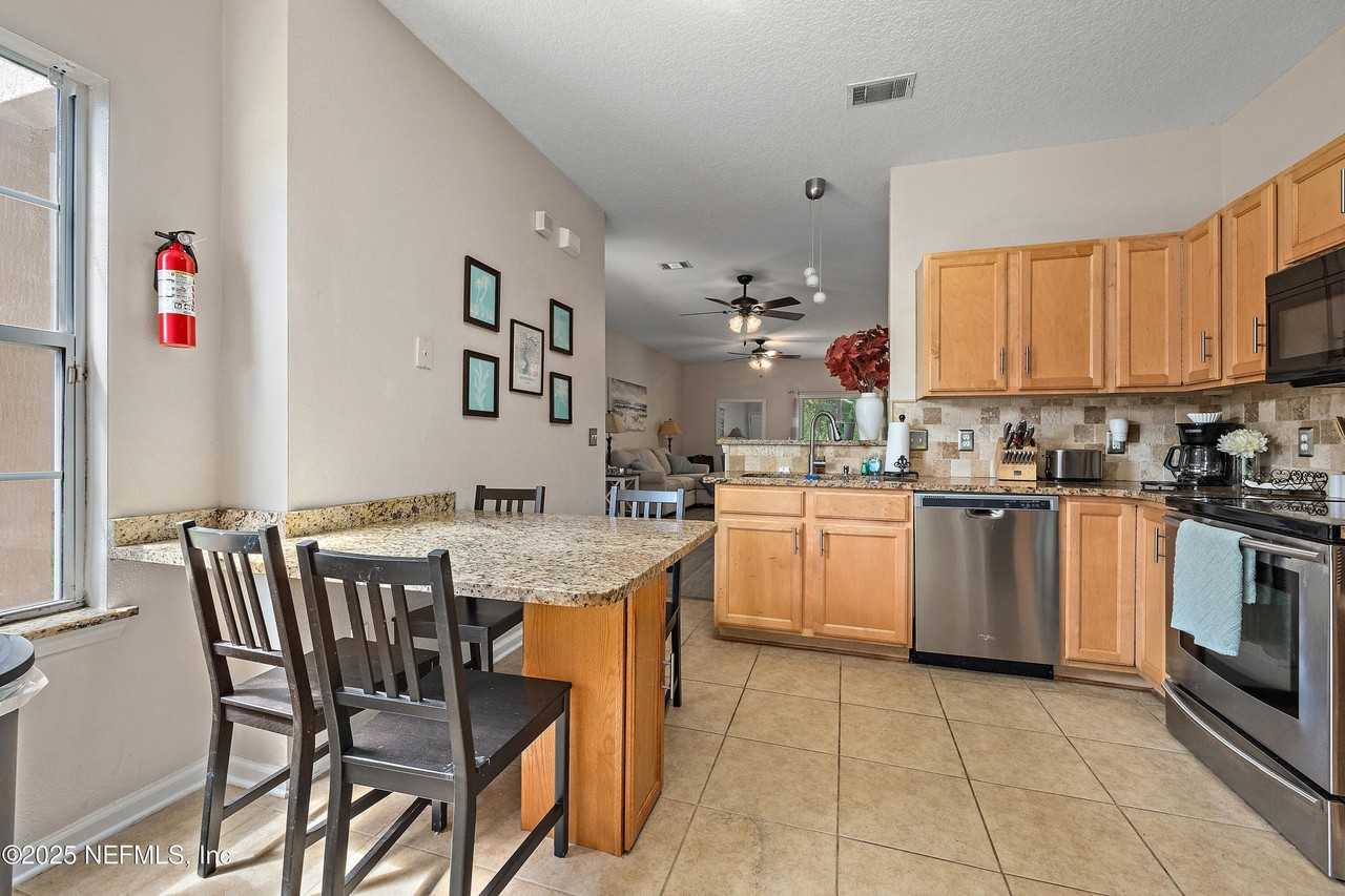 677 Scrub Jay Dr - Photo 6 of 18