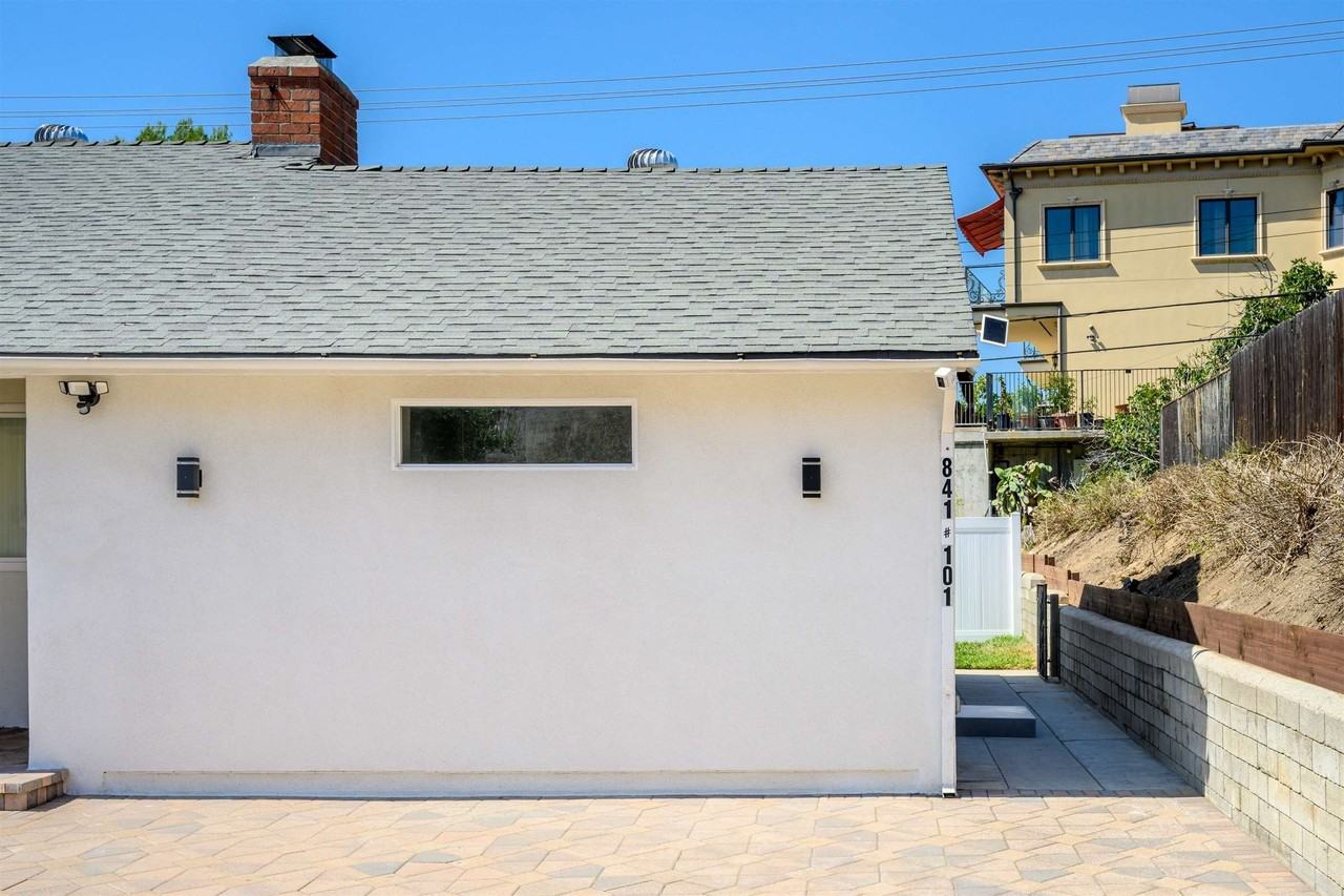 841 Irving Dr - Photo 2 of 14