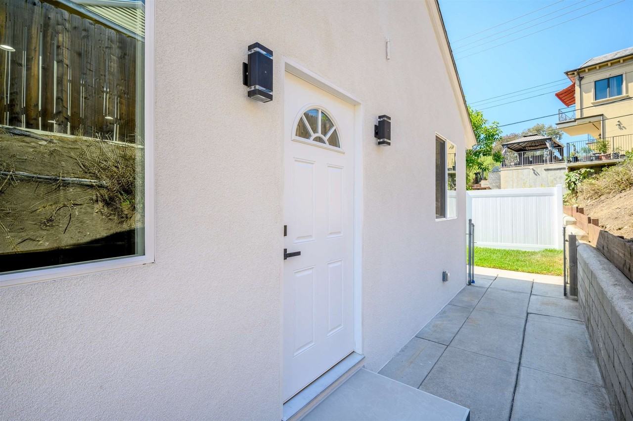 841 Irving Dr - Photo 3 of 14