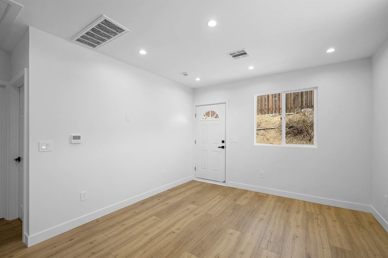 841 Irving Dr - Photo 5 of 14