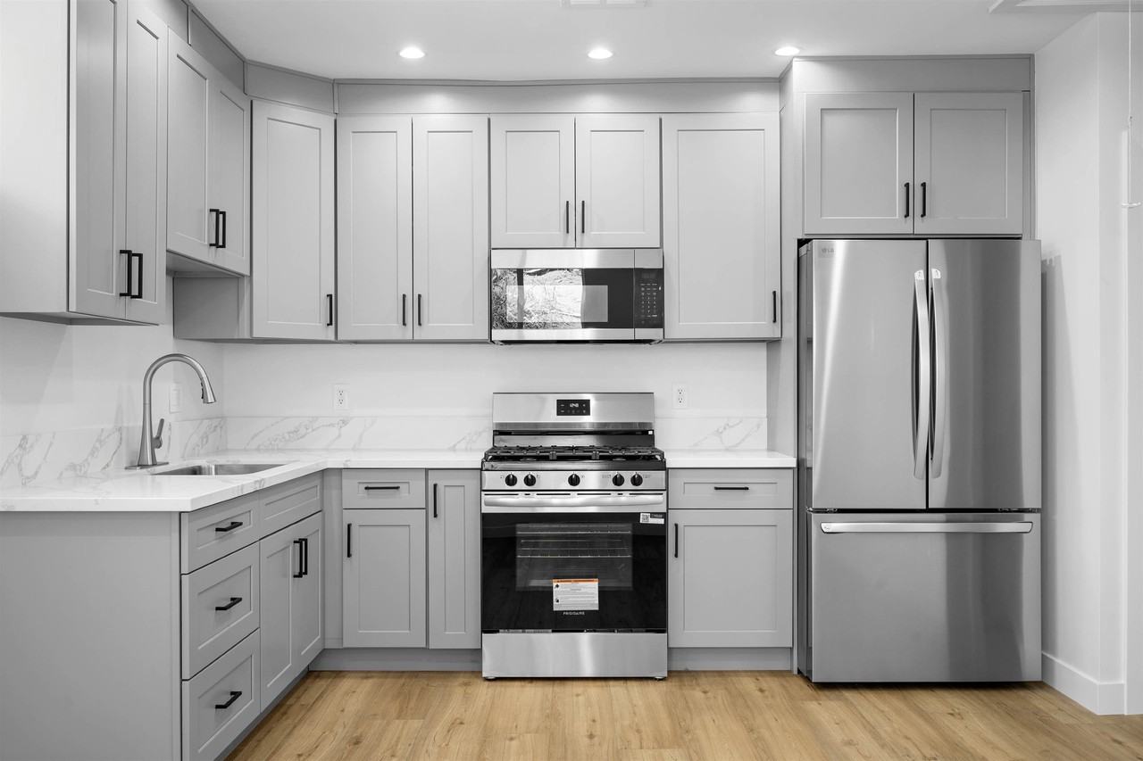 841 Irving Dr - Photo 6 of 14