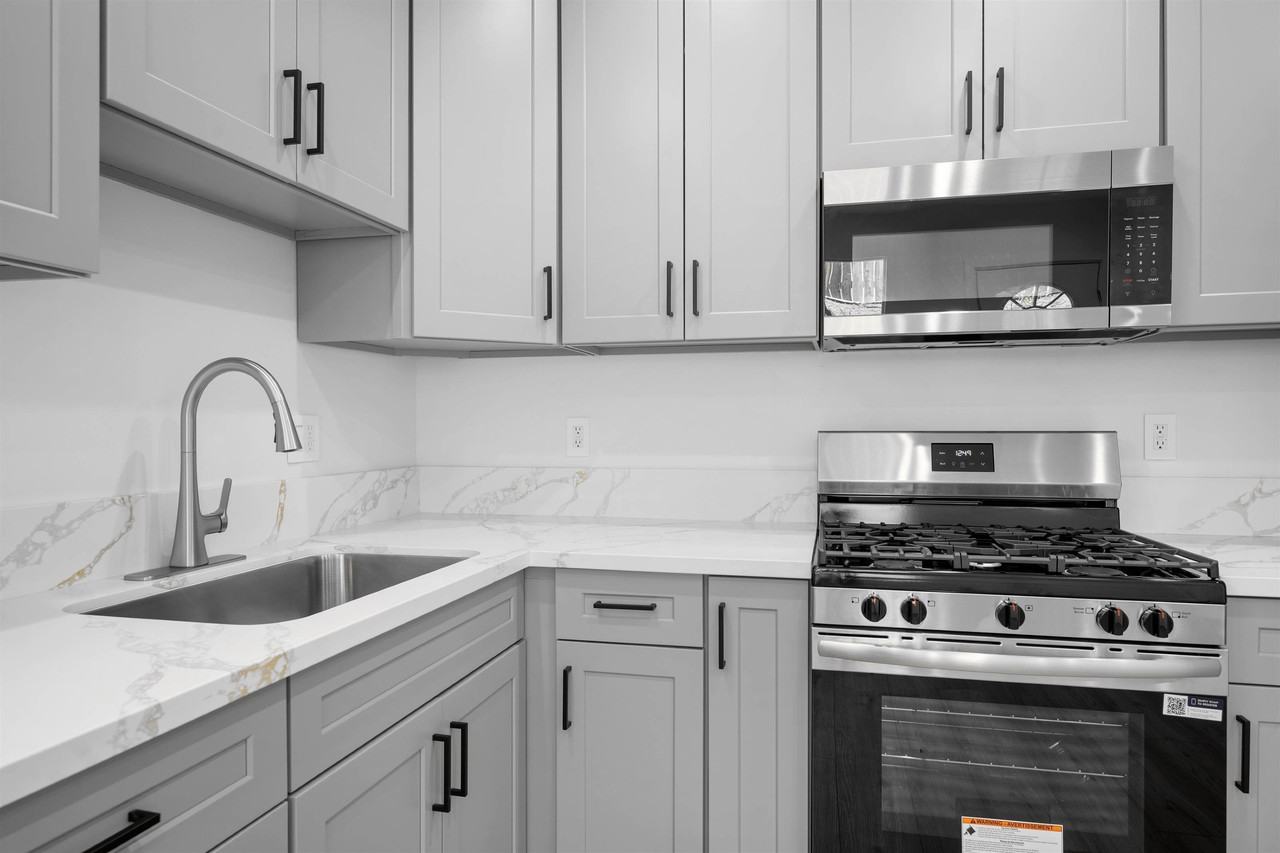 841 Irving Dr - Photo 7 of 14