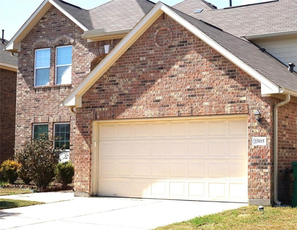 13415 Nigh Way - Photo 2 of 39