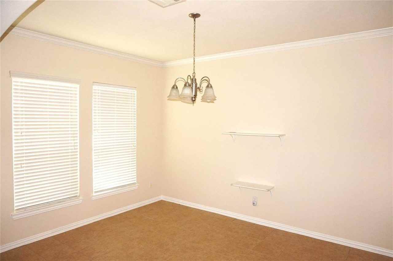 13415 Nigh Way - Photo 7 of 39