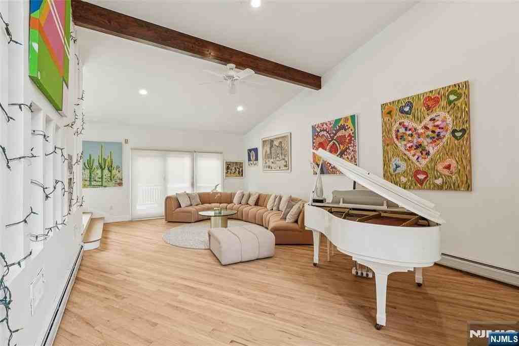 16 Schaffer Rd - Photo 7 of 25