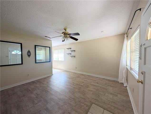 216 Maplewood Dr - Photo 7 of 11