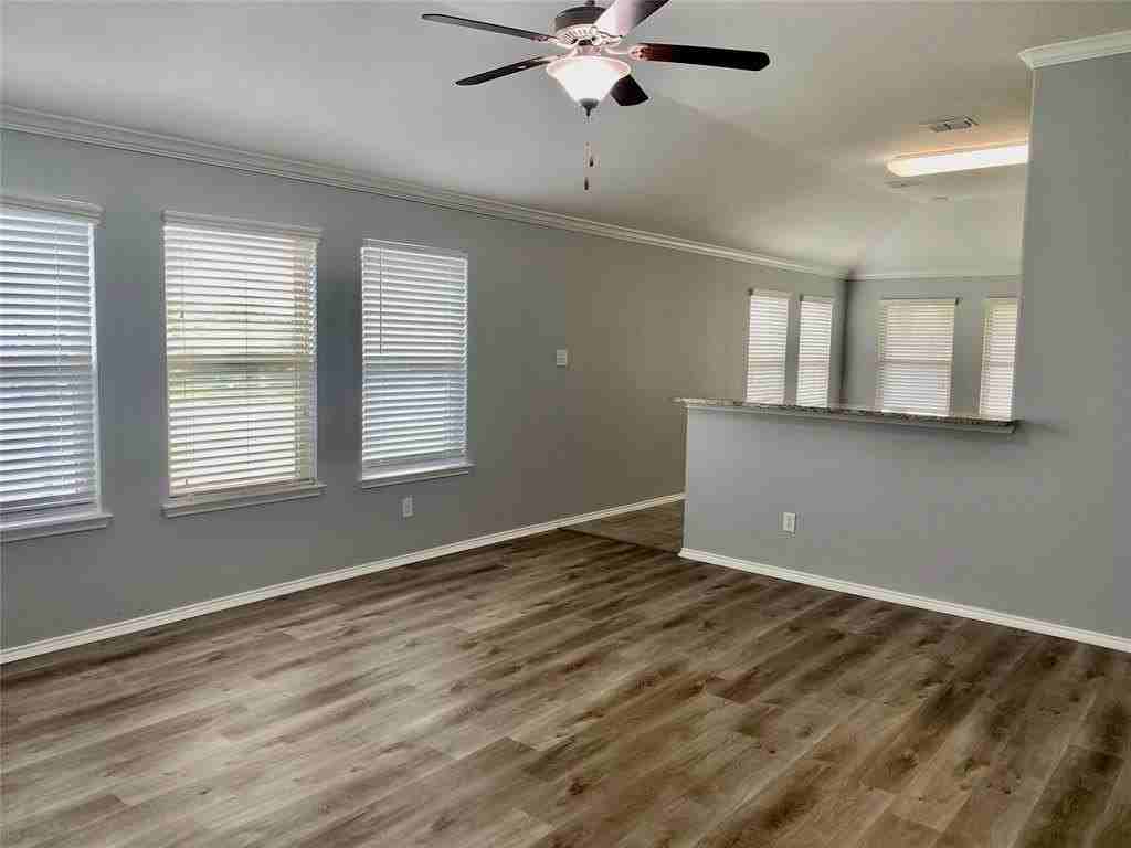 279 Oxford Dr - Photo 3 of 13