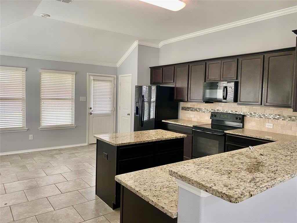 279 Oxford Dr - Photo 5 of 13