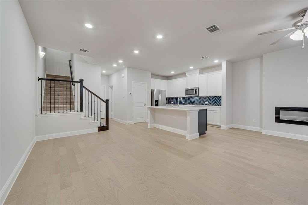 7853 Sunset Blvd - Photo 7 of 31