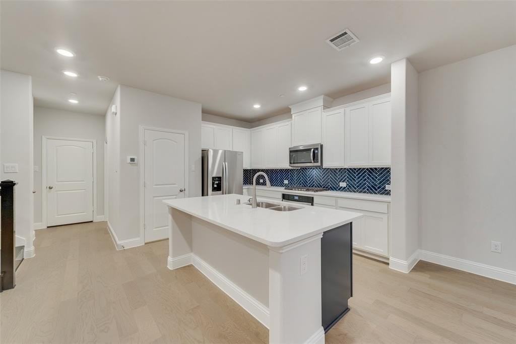 7853 Sunset Blvd - Photo 4 of 31