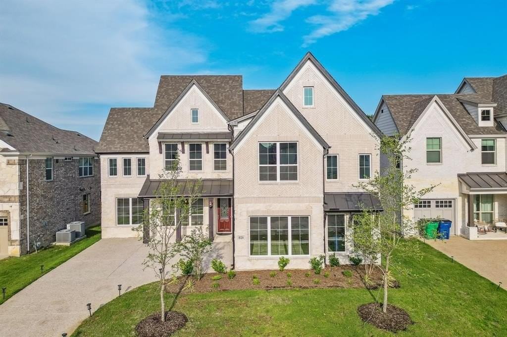 821 Veranda View - Photo 3 of 40