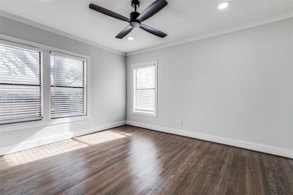 1113 Hill St - Photo 4 of 24