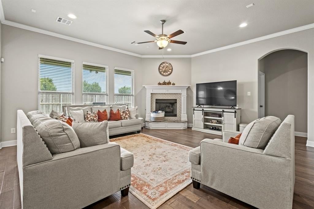 3406 Woodford Dr - Photo 4 of 29