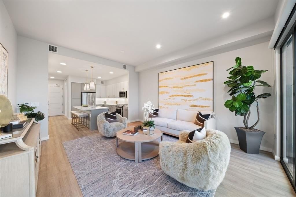 3111 Sunset Blvd #1010 - Photo 7 of 37