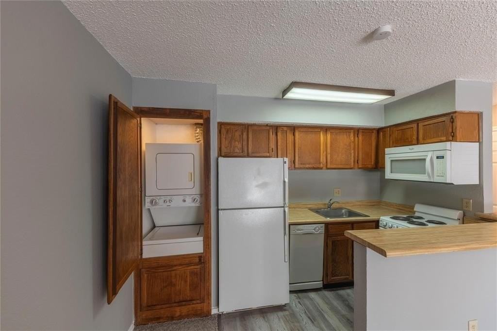 9805 Walnut St #305C - Photo 7 of 19