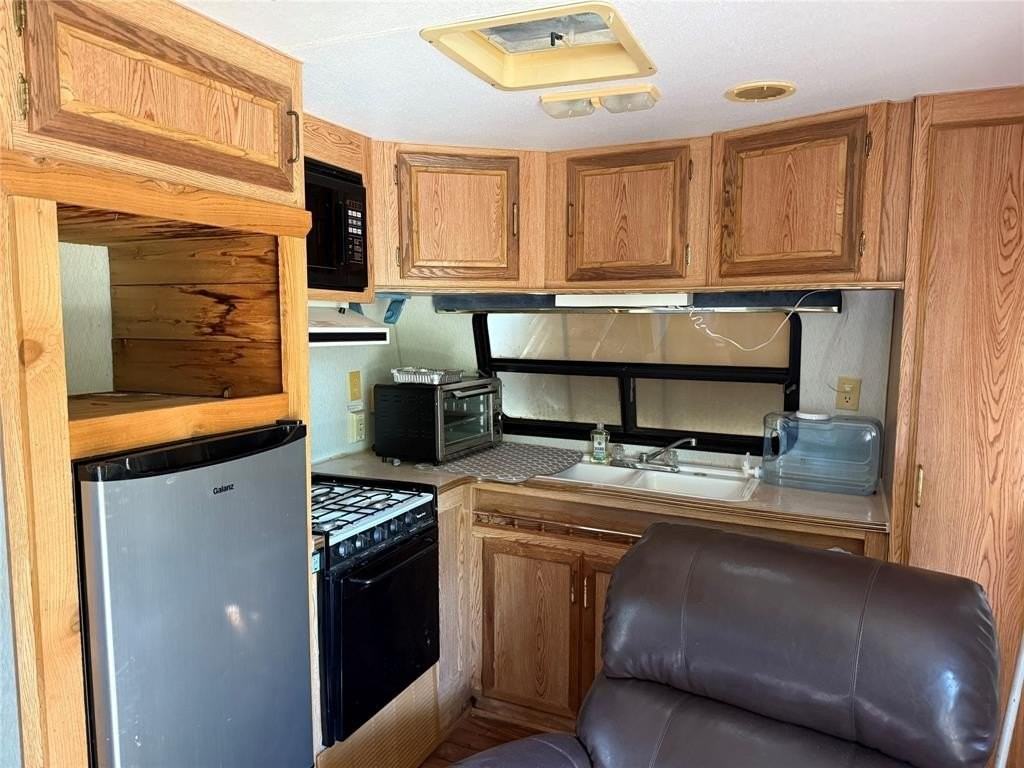 1046 E Owings St - Photo 3 of 7