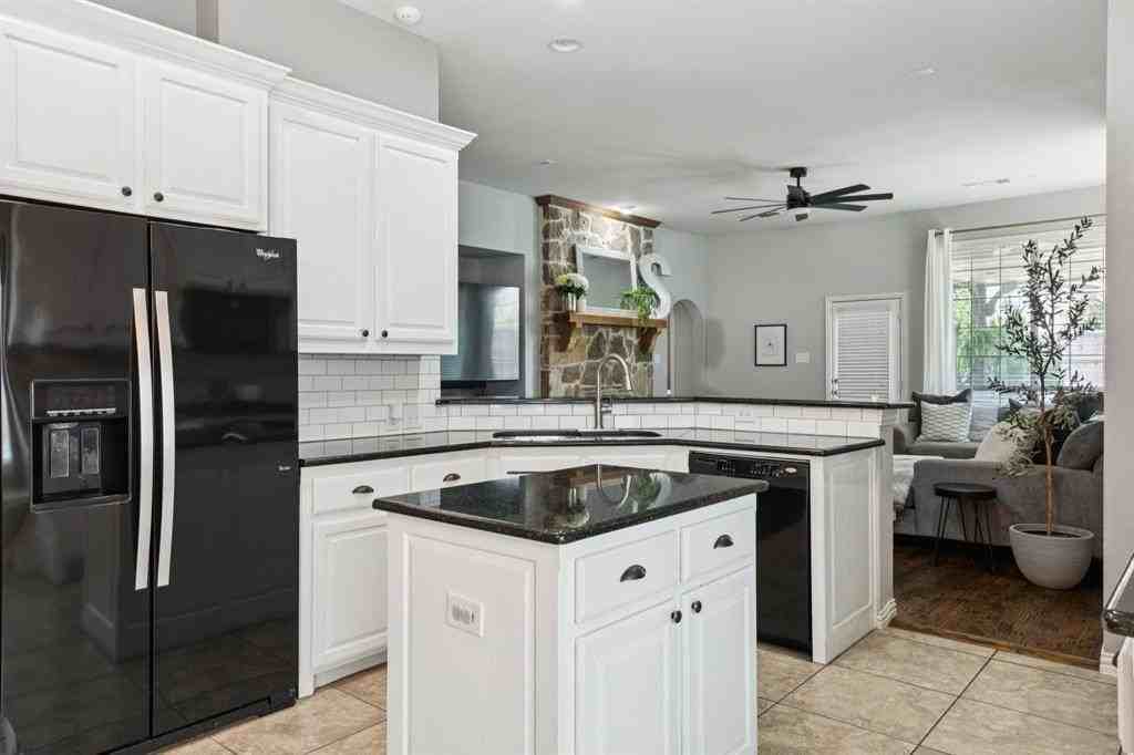 910 Fox Ridge Trl - Photo 5 of 25