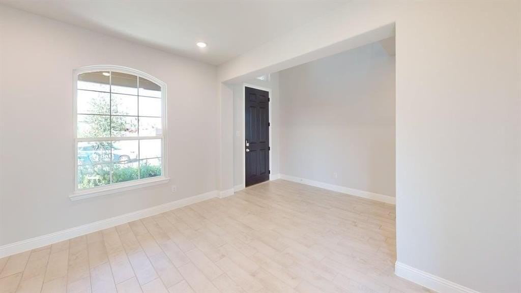 920 Lido Ln - Photo 7 of 39