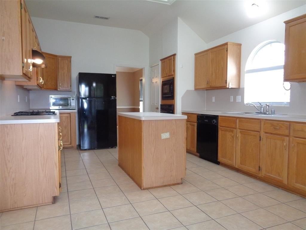 7510 Colfax Dr - Photo 5 of 40