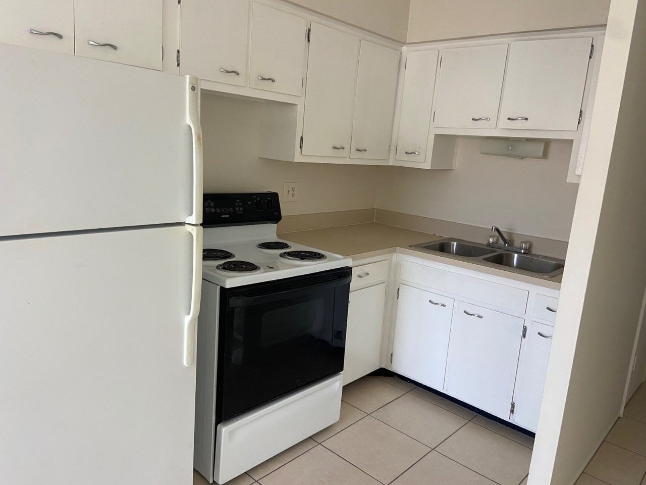 997 Sunrise Dr #4 - Photo 5 of 14