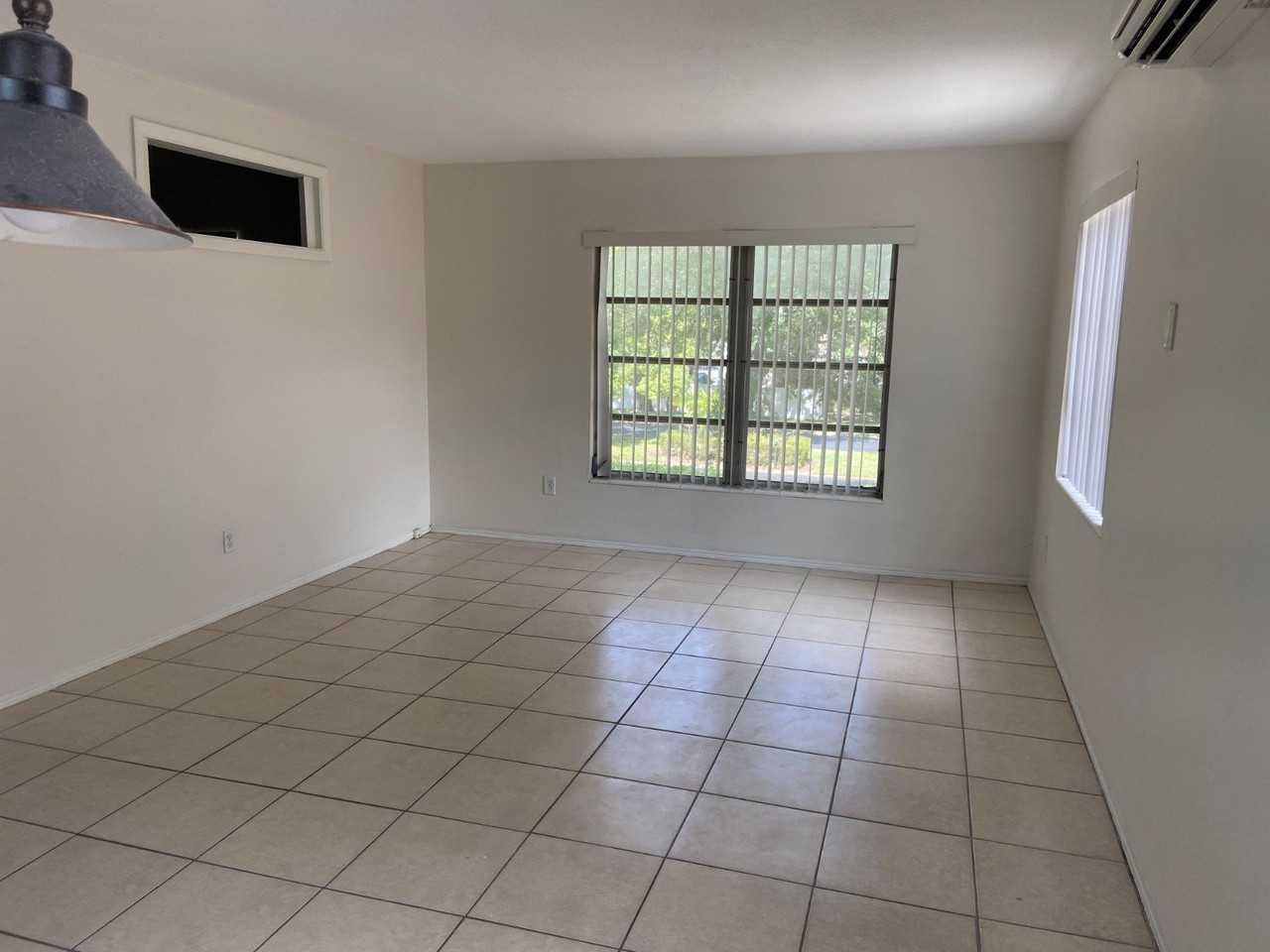 997 Sunrise Dr #4 - Photo 7 of 14