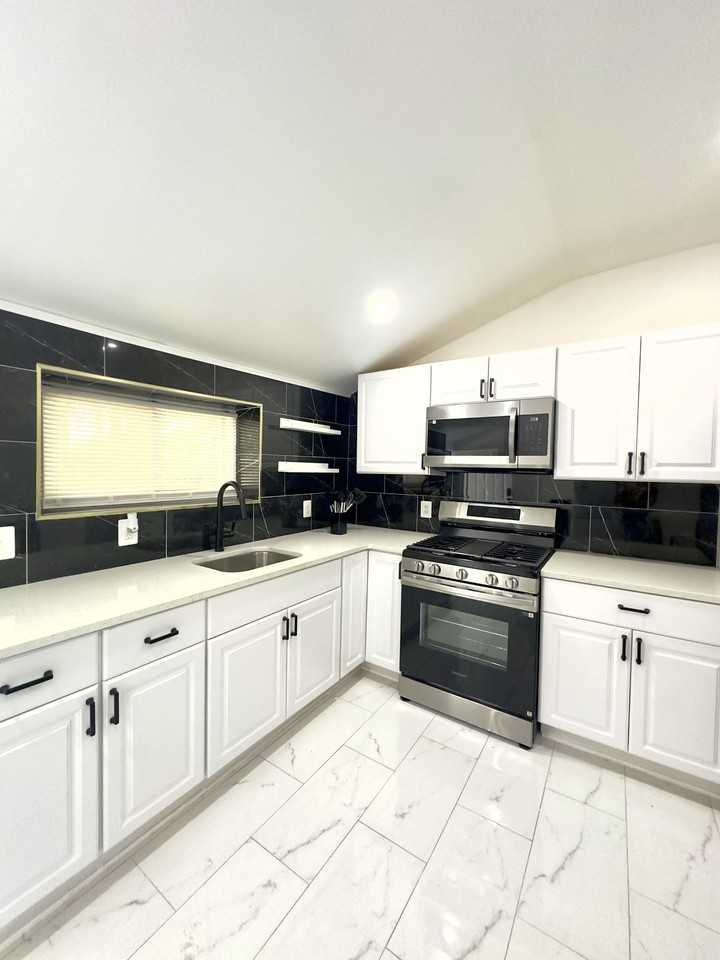 W Pratt St - Photo 2 of 9