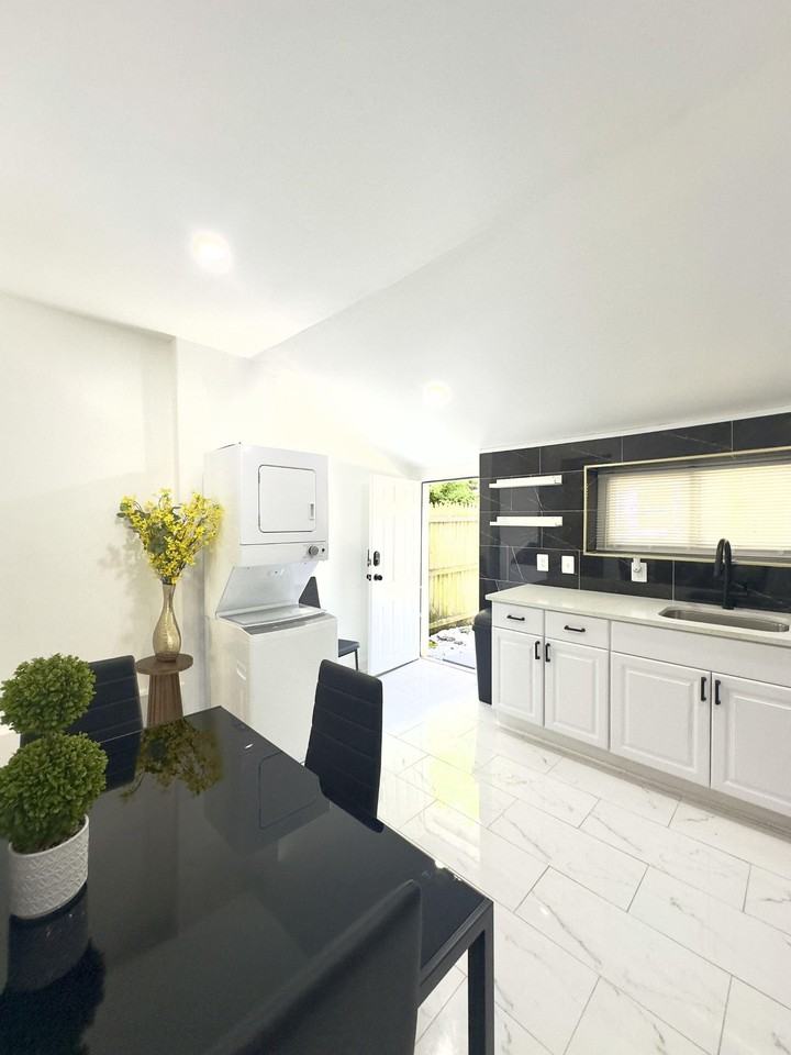 W Pratt St - Photo 3 of 9