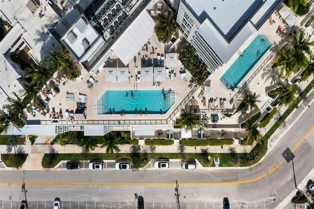 401 N Birch Rd #TH7 - Photo 2 of 33