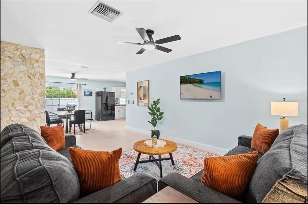 304 Se 4th St - Photo 2 of 27