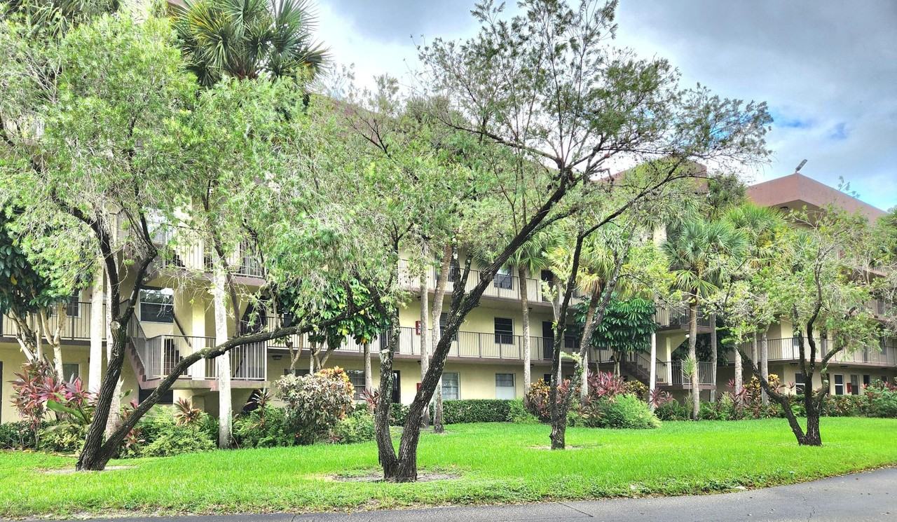 3301 Nw 47th Ter #403