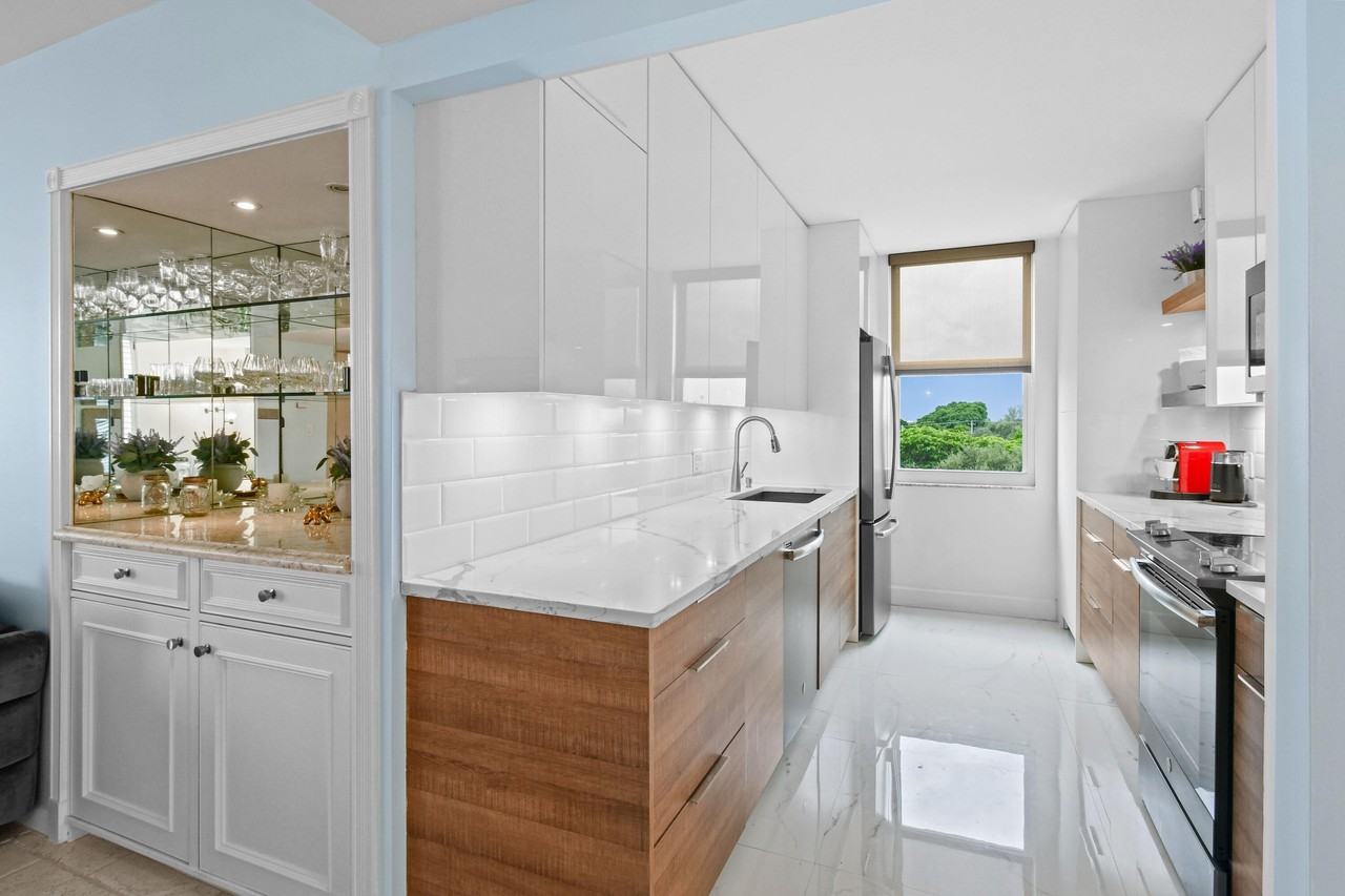 1701 S Flagler Dr #609 - Photo 4 of 31