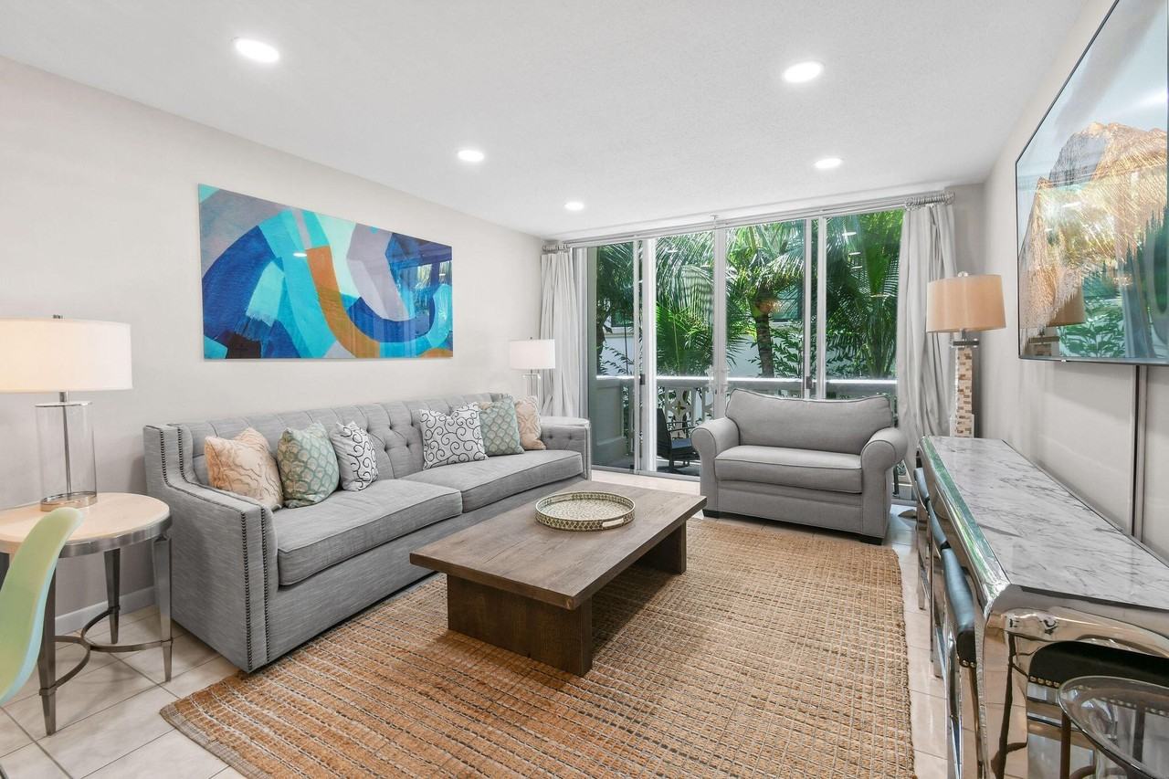 227 Brazilian Ave #2H - Photo 3 of 24