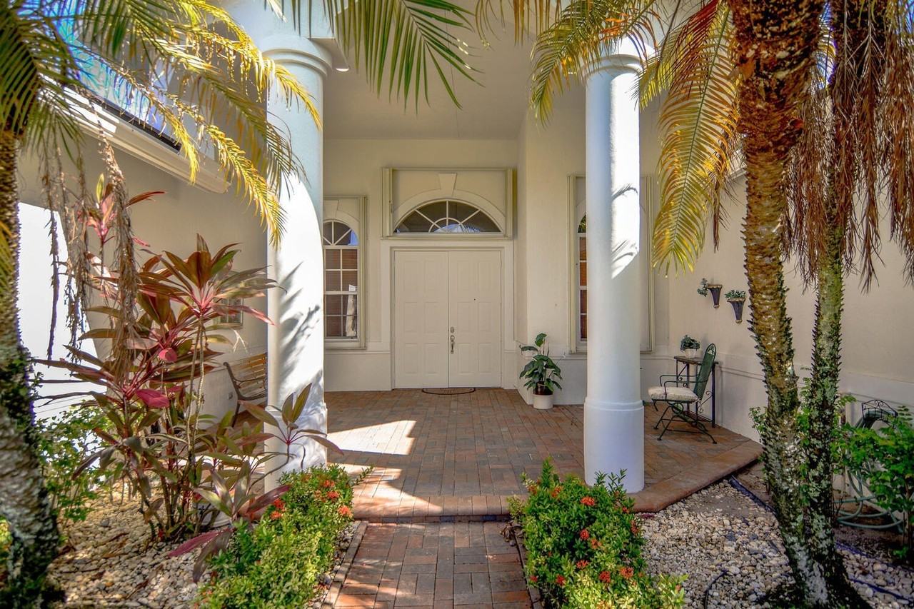 4676 Manderly Dr - Photo 3 of 50