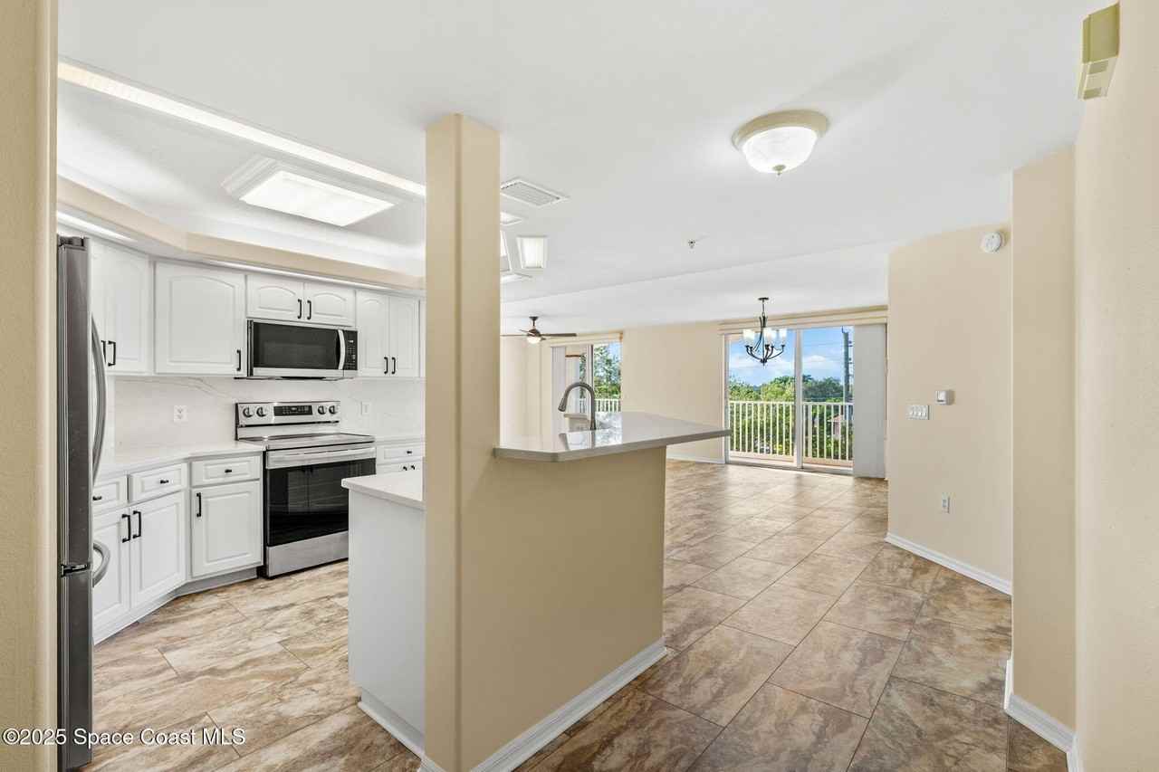 821 Del Rio Way Apt 401 #401 - Photo 5 of 50