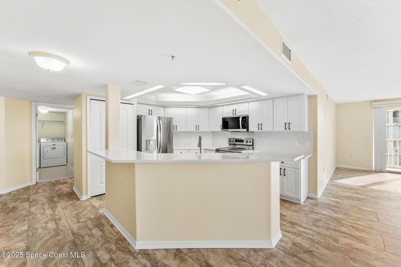 821 Del Rio Way Apt 401 #401 - Photo 7 of 50